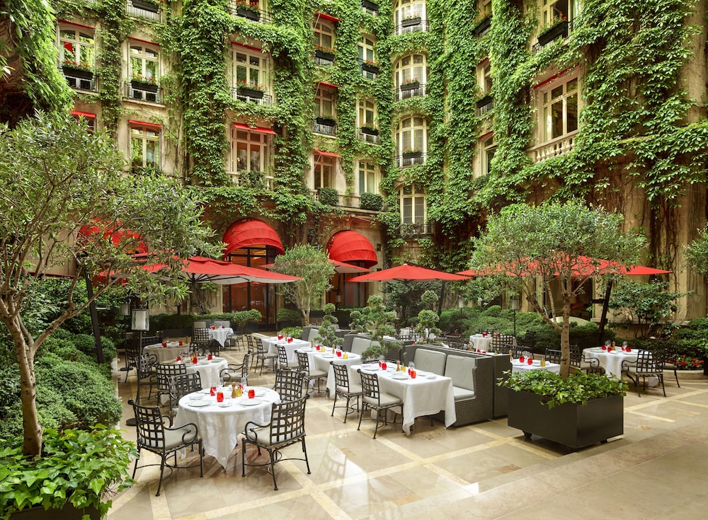 Hotel Plaza Athenee 71/79