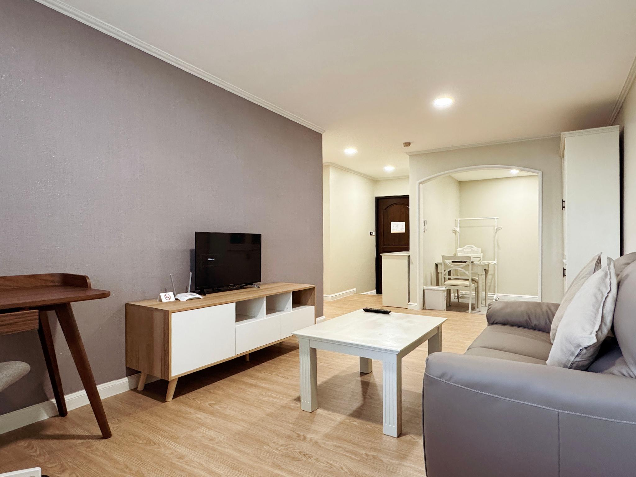Renovated, Double Bed, Low Floor