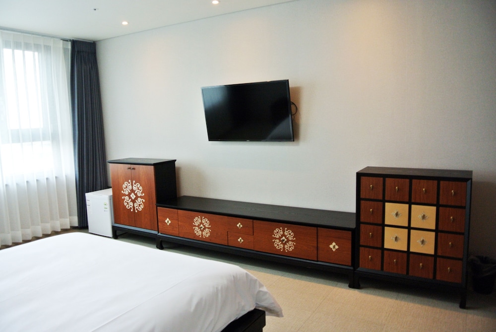 Jeju Noblesse Tourist Hotel 8/31