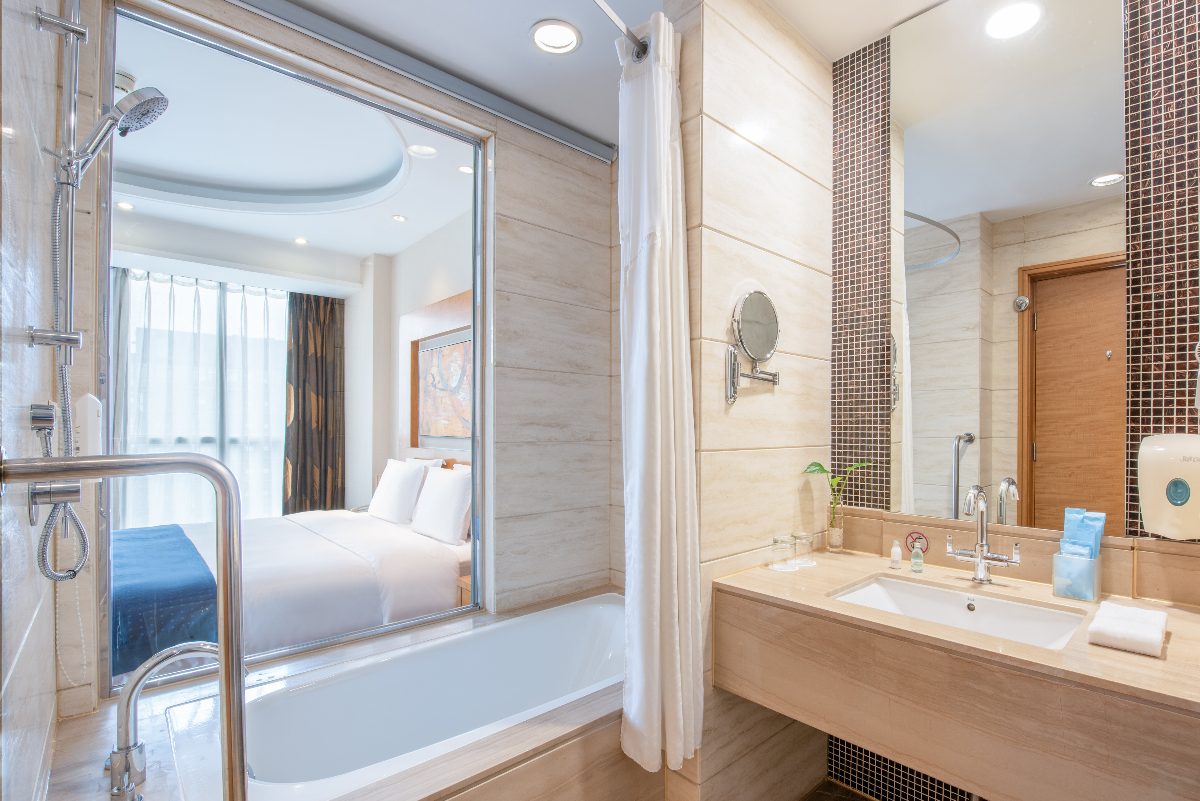 Holiday Inn Express Beijing Huacai 50/50