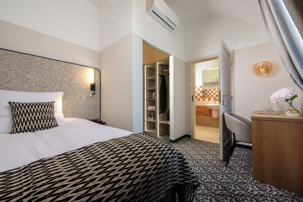 Palladian Hotel 10/67