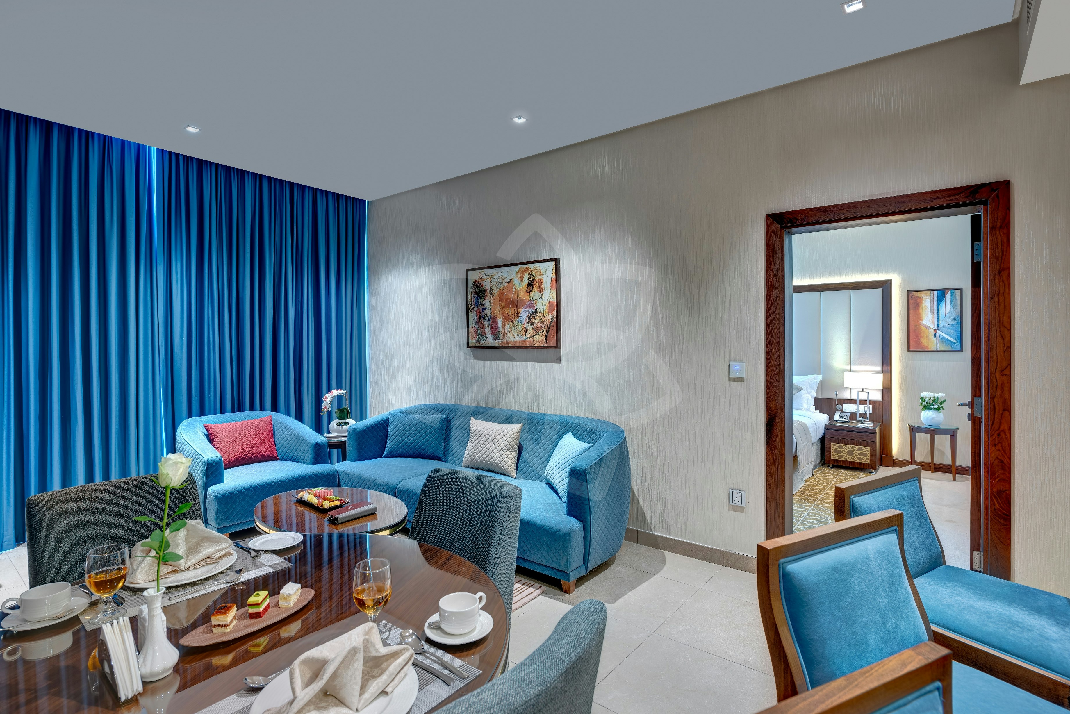 Royal Continental Suites 19/26