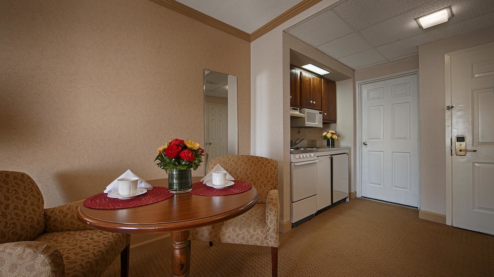 Best Western Plus Morristown Inn 36/40