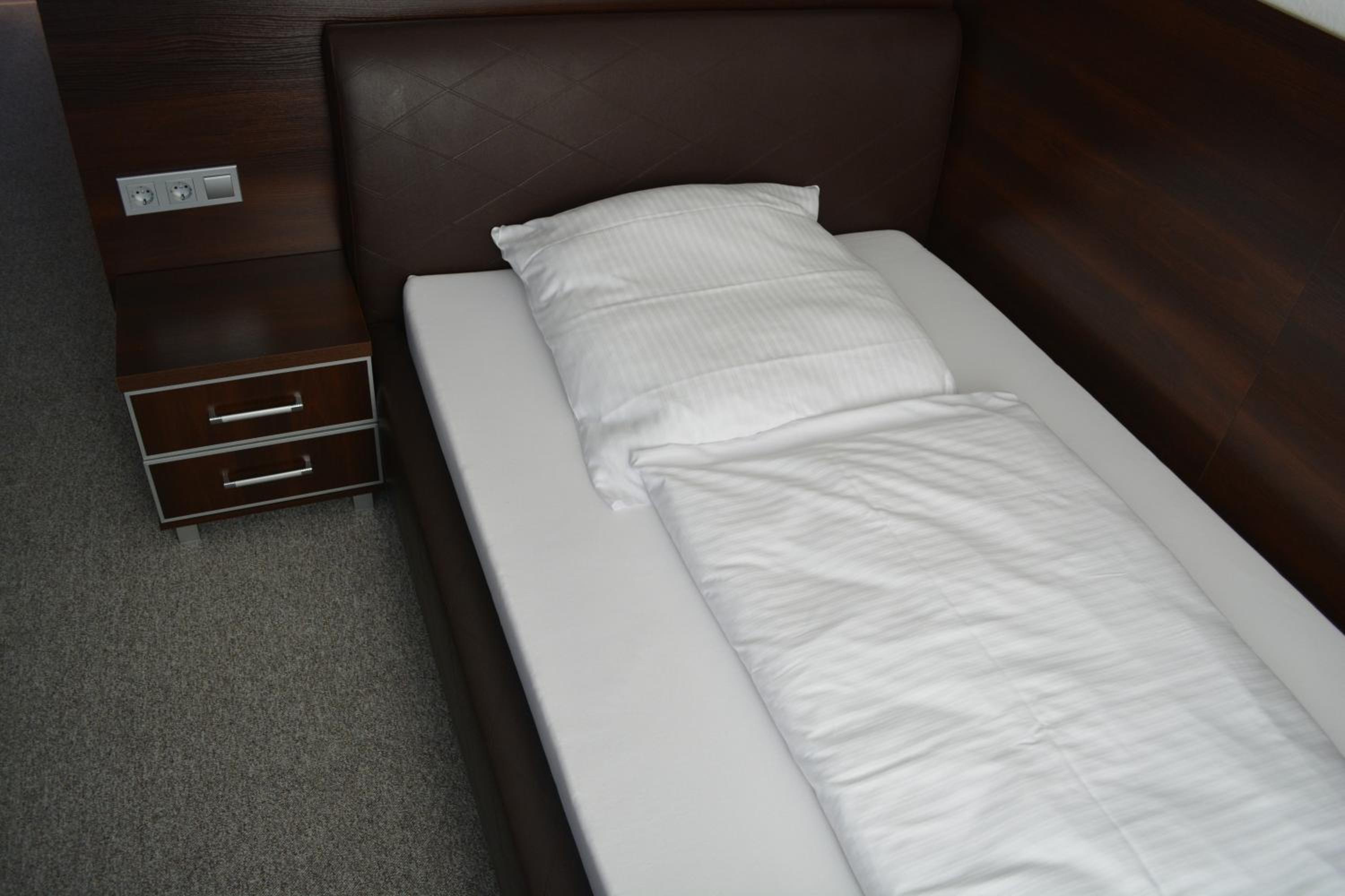 B&D Hotel 8/19