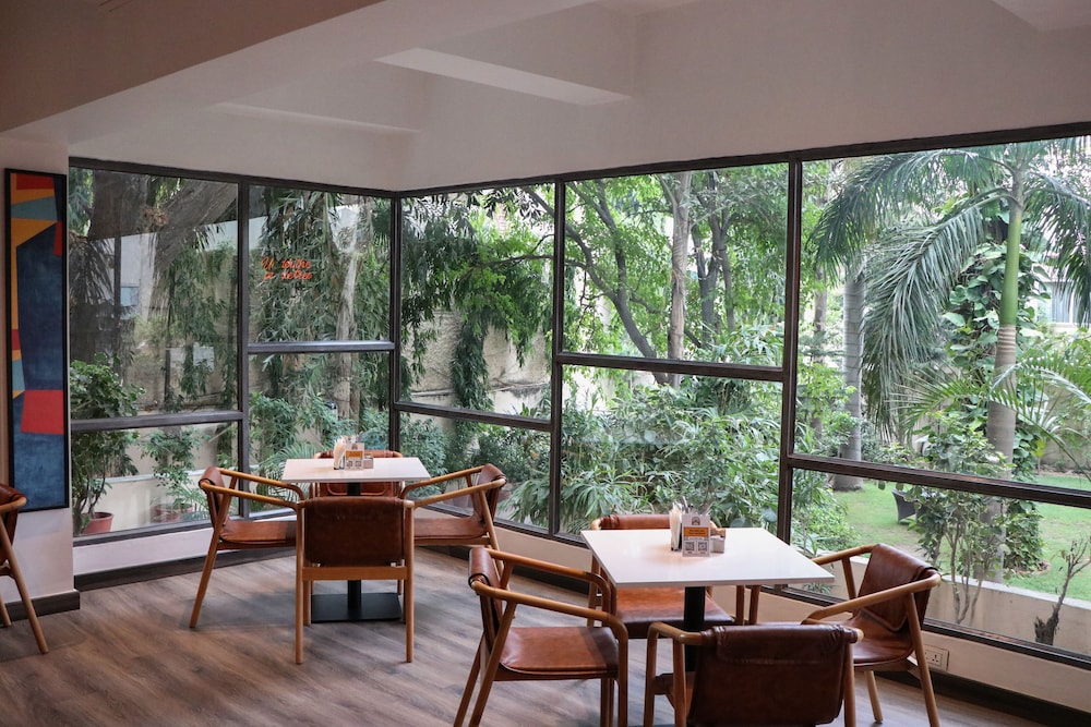 A Lake View Hotel Rajdarshan 35/49