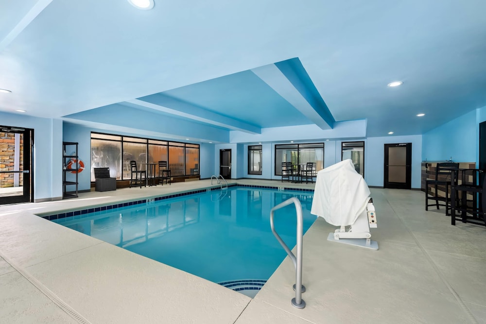 Comfort Suites New Bern near Cherry Point 62/65