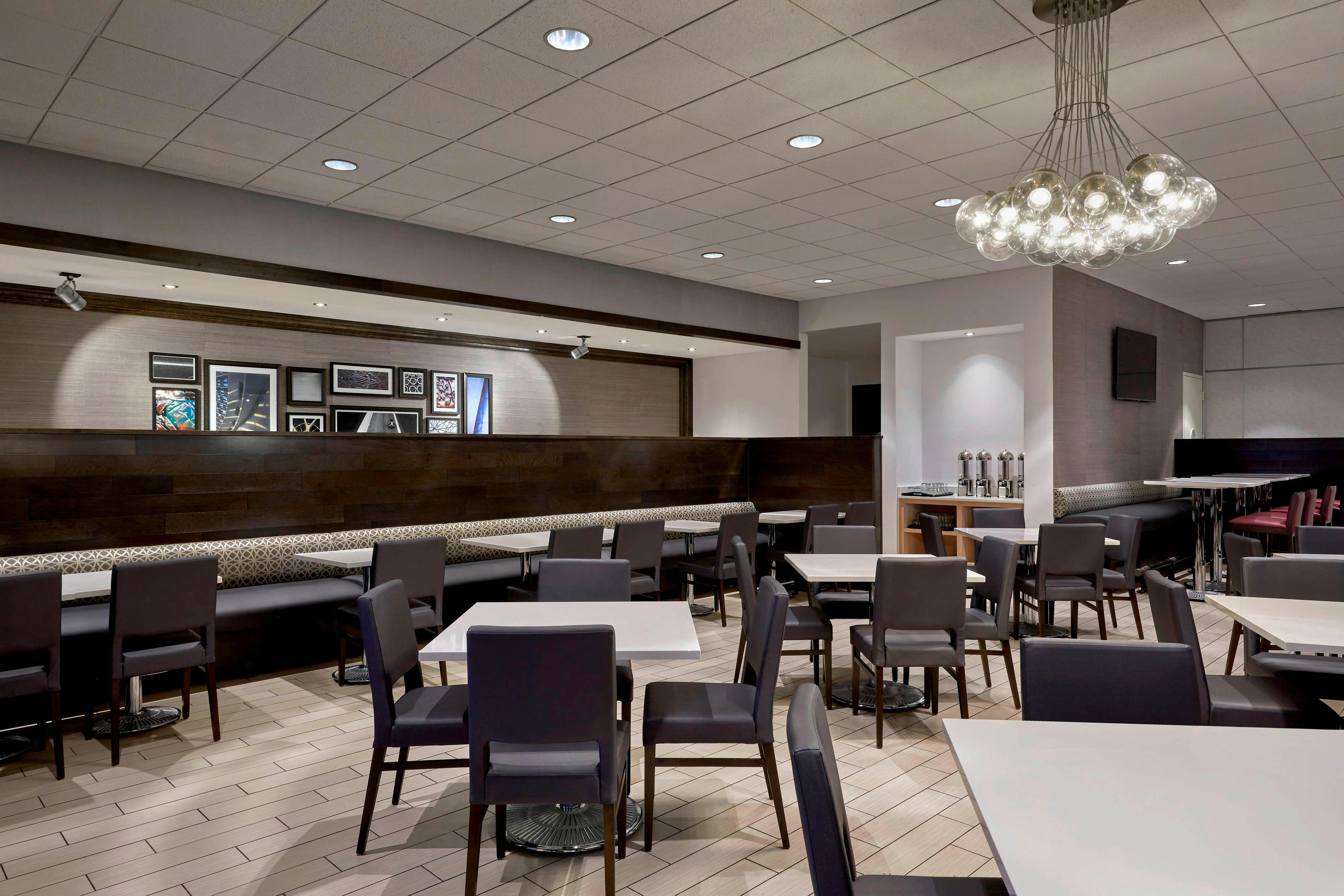 Sheraton Milwaukee Brookfield Hotel 4/4