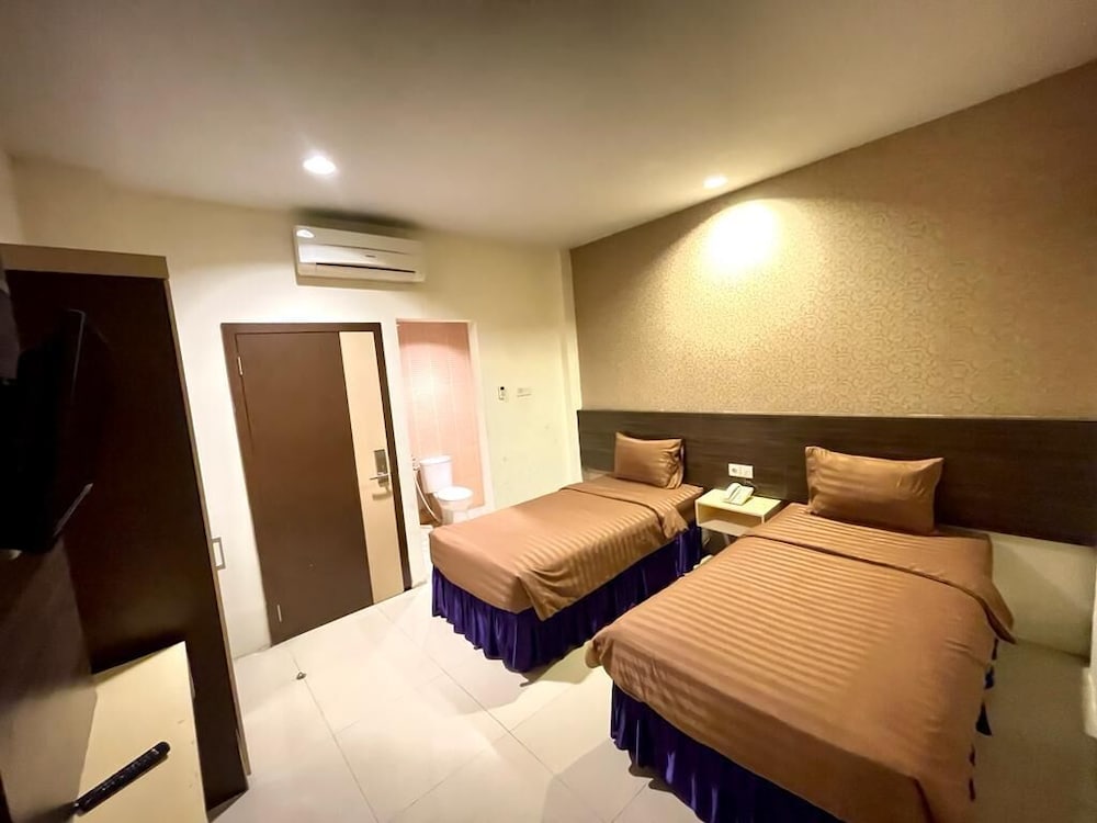 Atria Inn 14/39