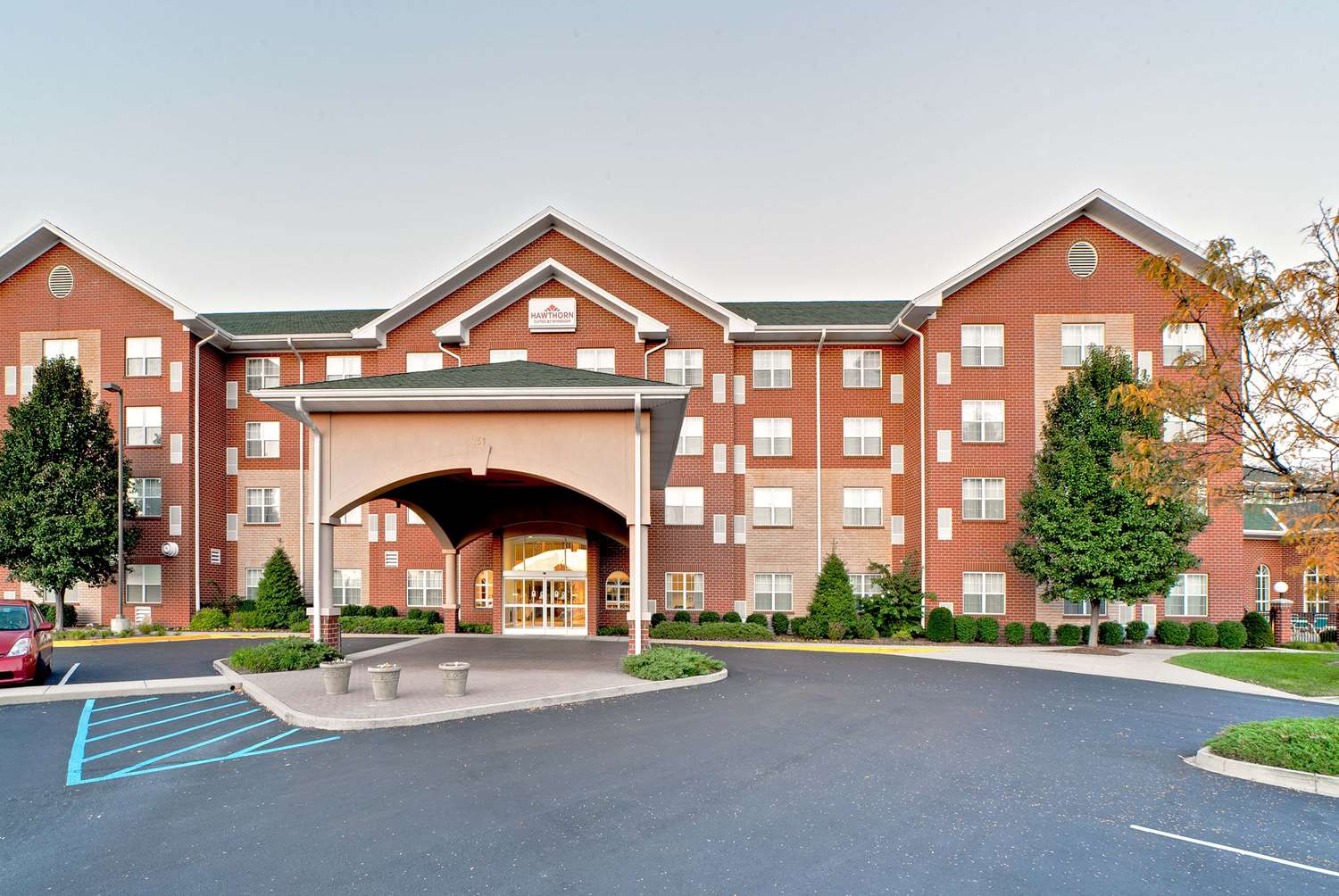 Hawthorn Suites By Wyndham Louisville East 21/25