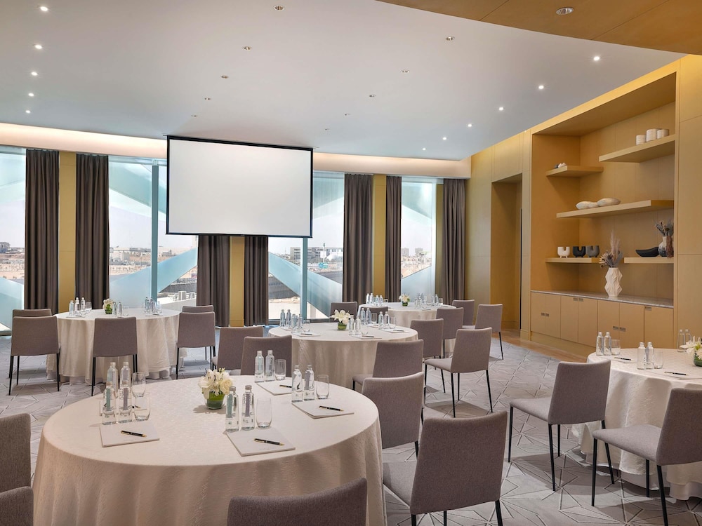 فندق ومركز مؤتمرات سوفيتيل الرياض(Sofitel Riyadh Hotel & Convention Centre) 40/49