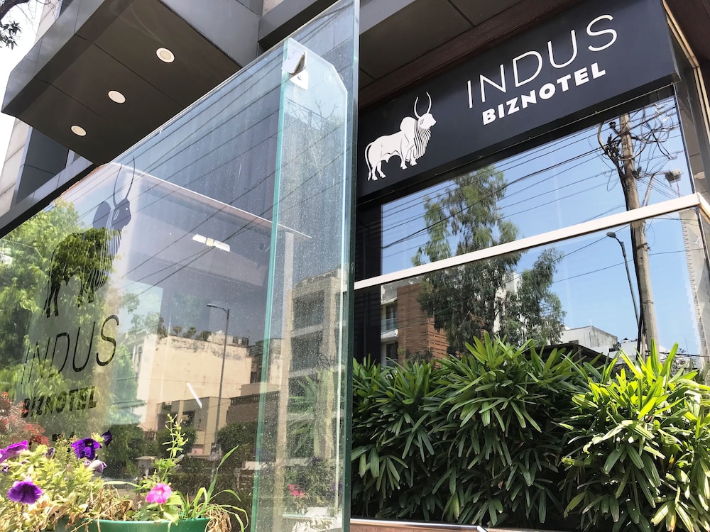 INDUS BIZNOTEL 28/48