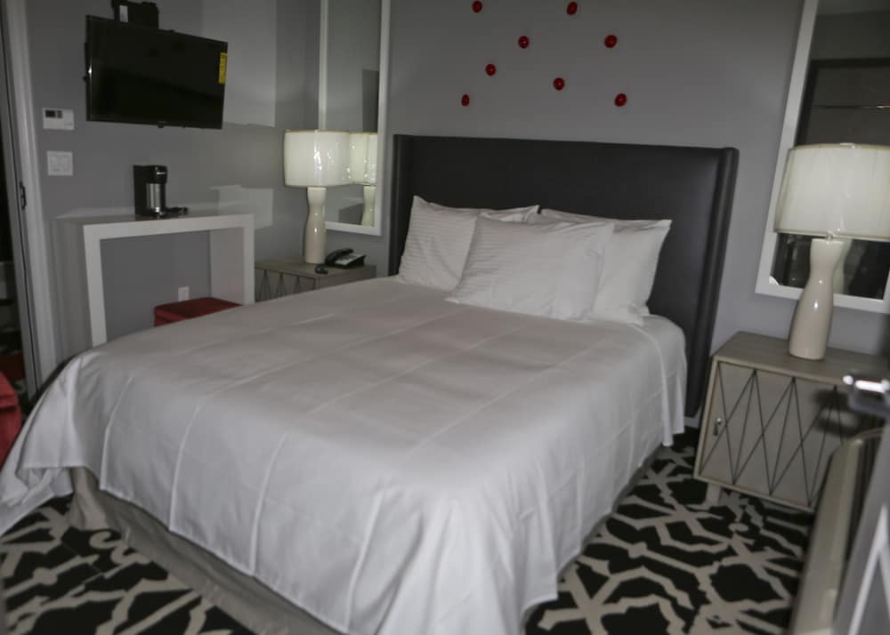 Hollywood Le Bon Hotel 25/50