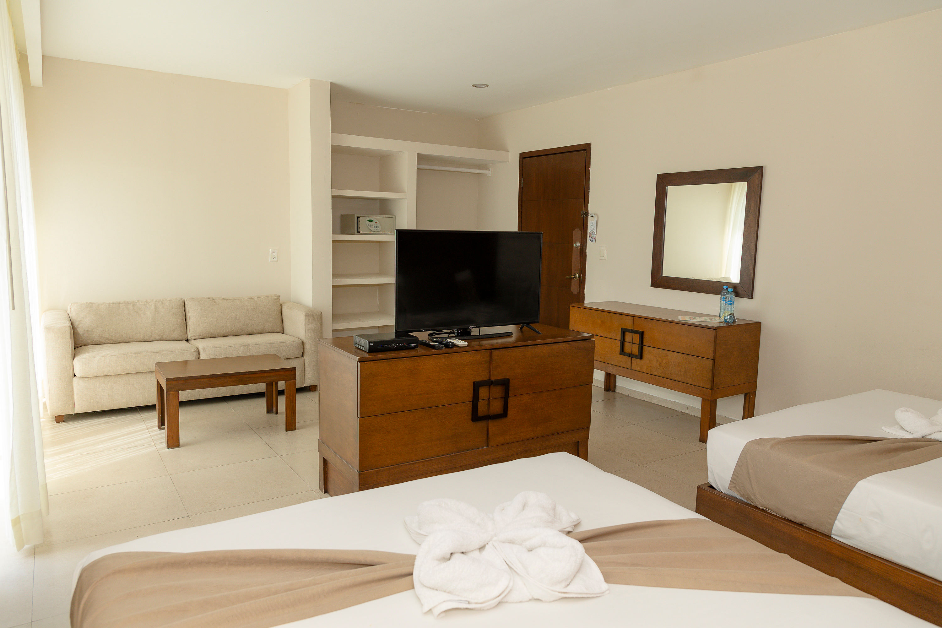 غرفة سوبيريور رباعية بإطلالة، Koox Quinto Sole Boutique Hotel 2/3
