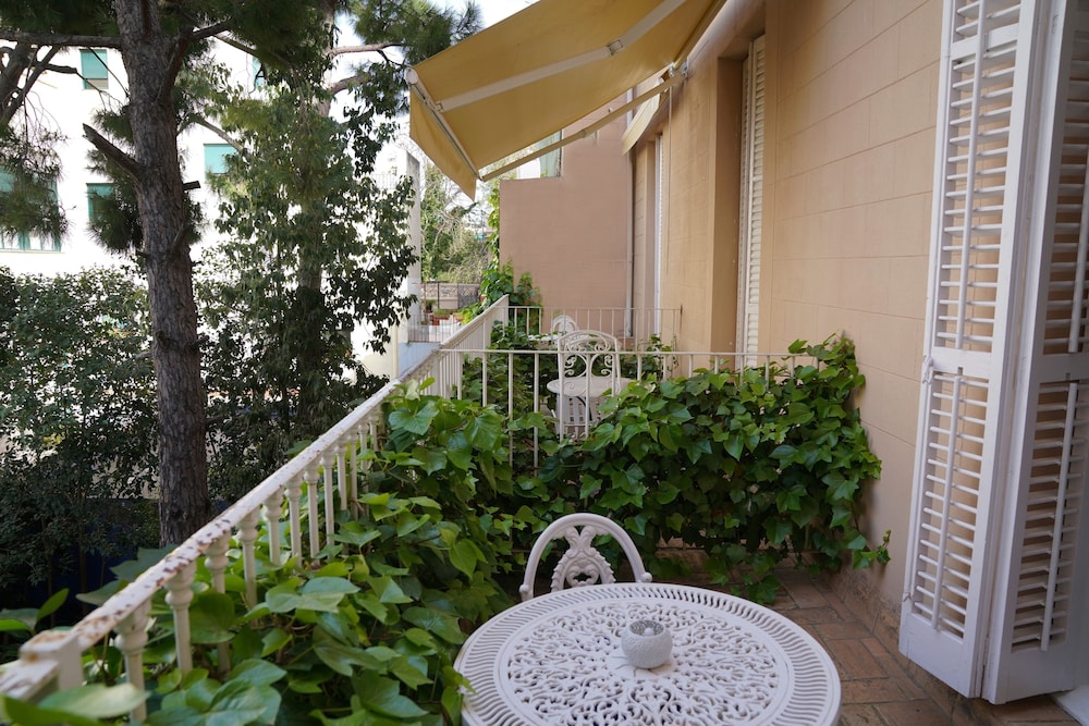 Hotel Medium Renaixenca 44/50
