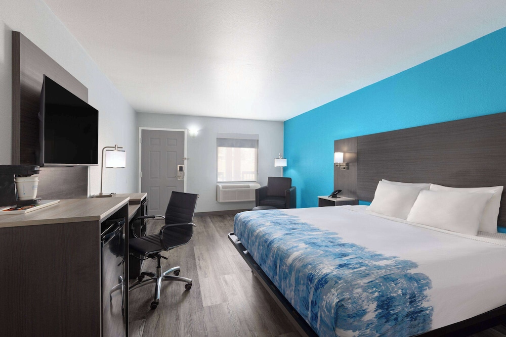 ROOM, KING BED