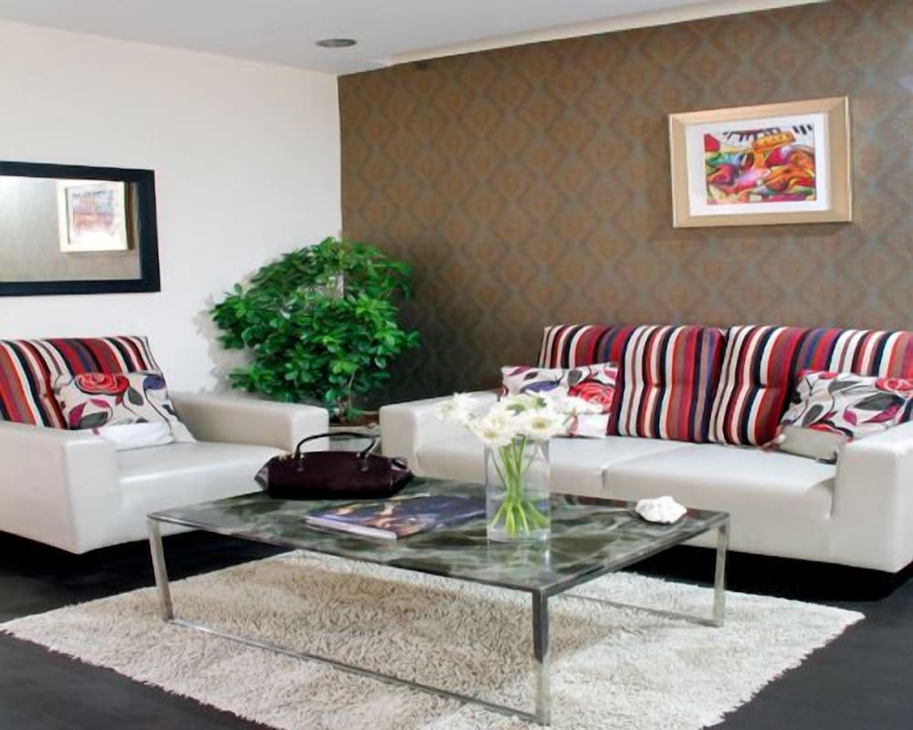 Hotel At Home Suites 27/40