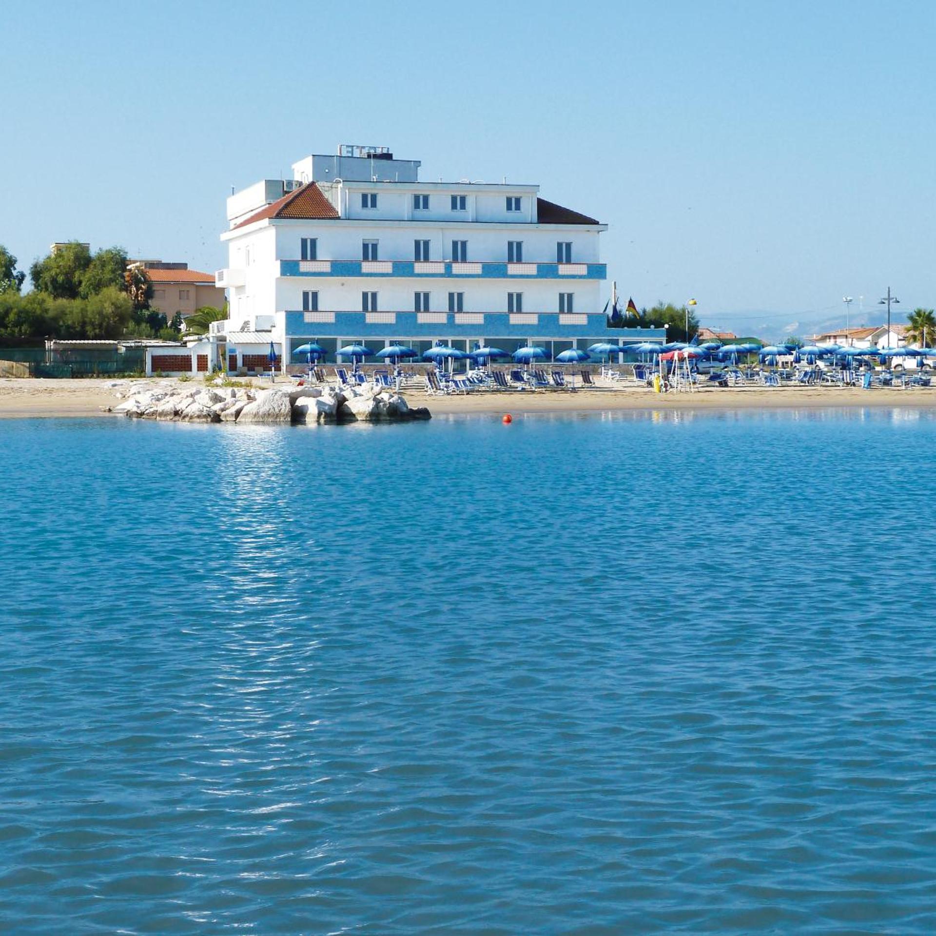 Strand Hotel 32/36