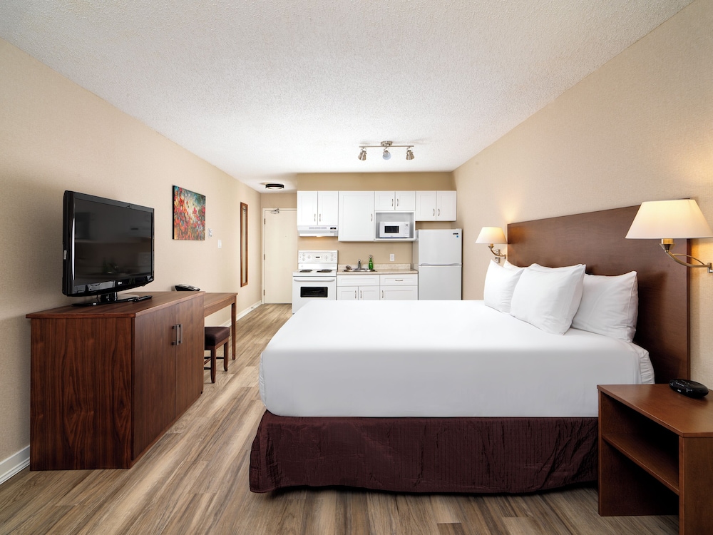 HUNTINGDON MANOR(FORMERLY Huntingdon Hotel & Suites) 12/50