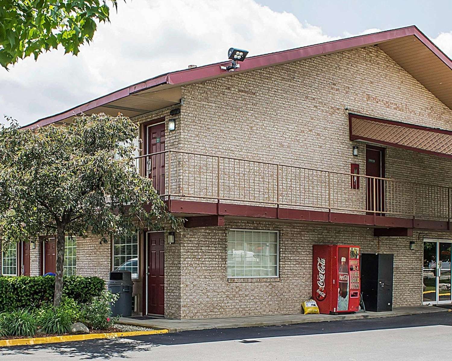Econo Lodge Columbus West 2/29