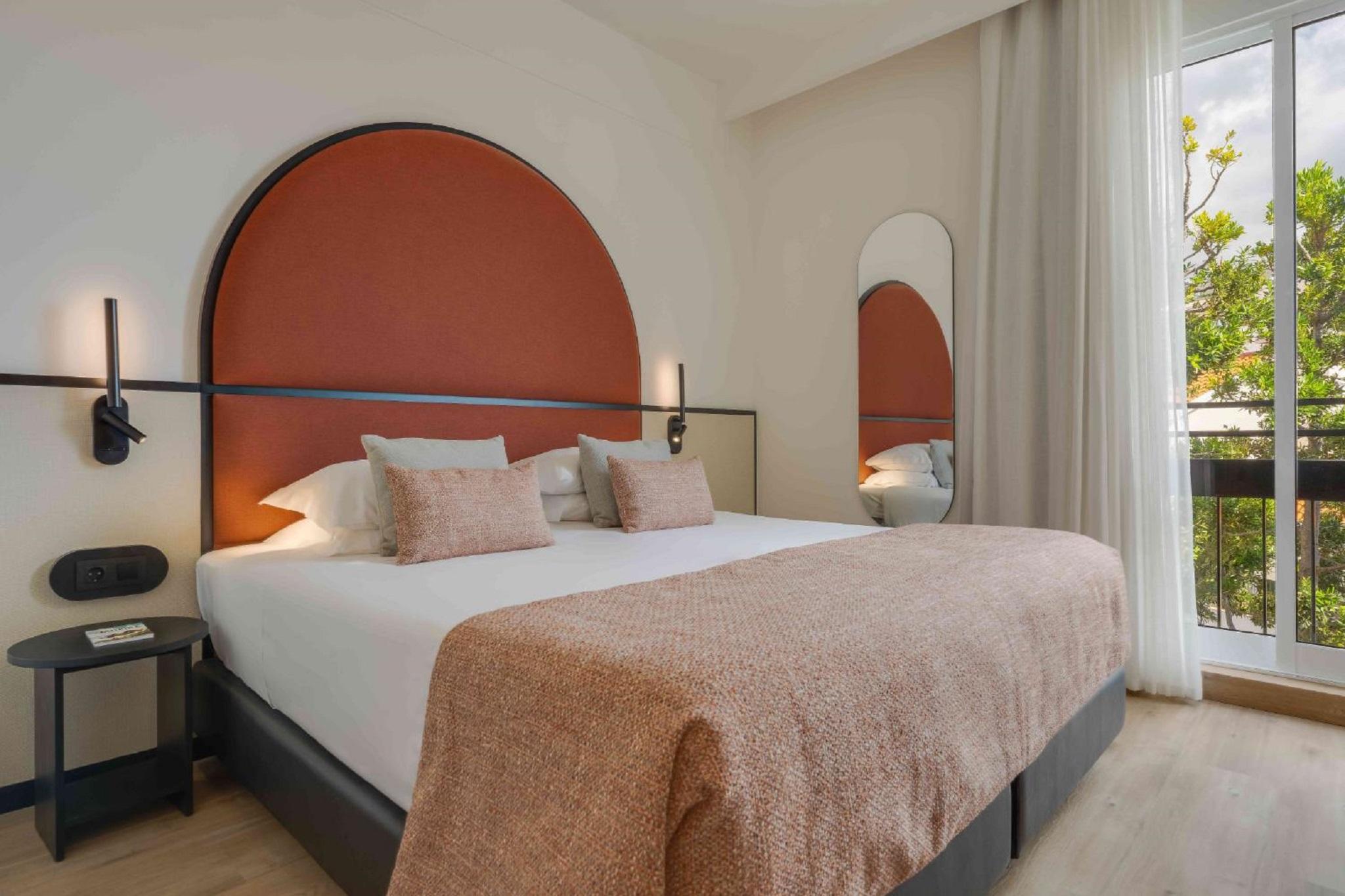 Room, Single, Double Bed