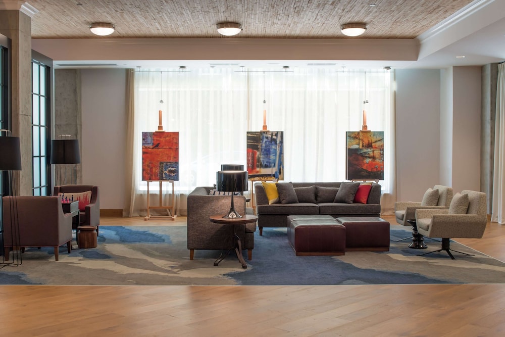 Hampton Inn and Suites by Hilton Portland-Pearl District 8/48