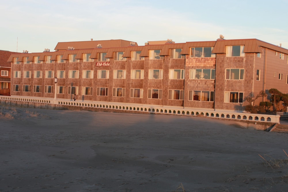 Ebb Tide Oceanfront Inn 4/73
