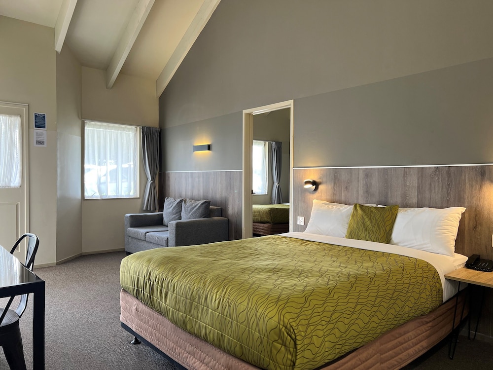 Airport Manor Inn 24/66