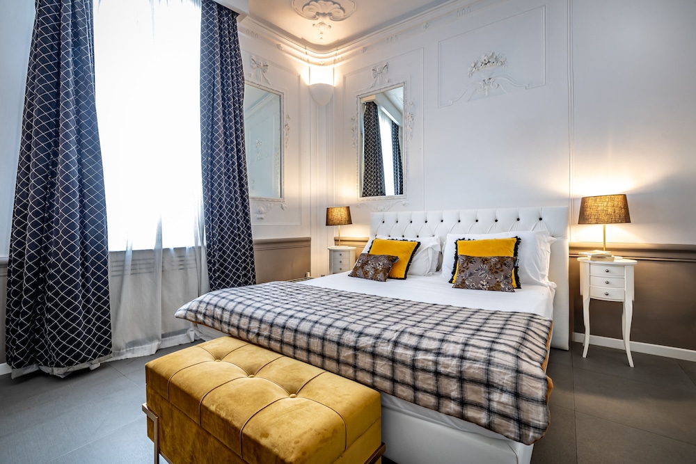 ROOM, TRIPLE