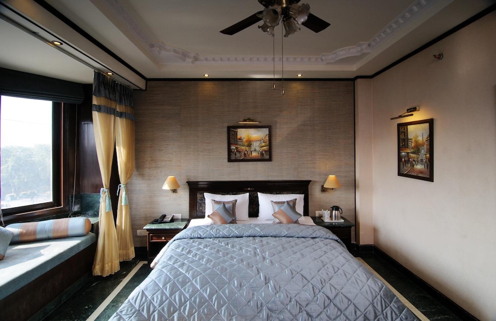 Diplomat Residency 18/46