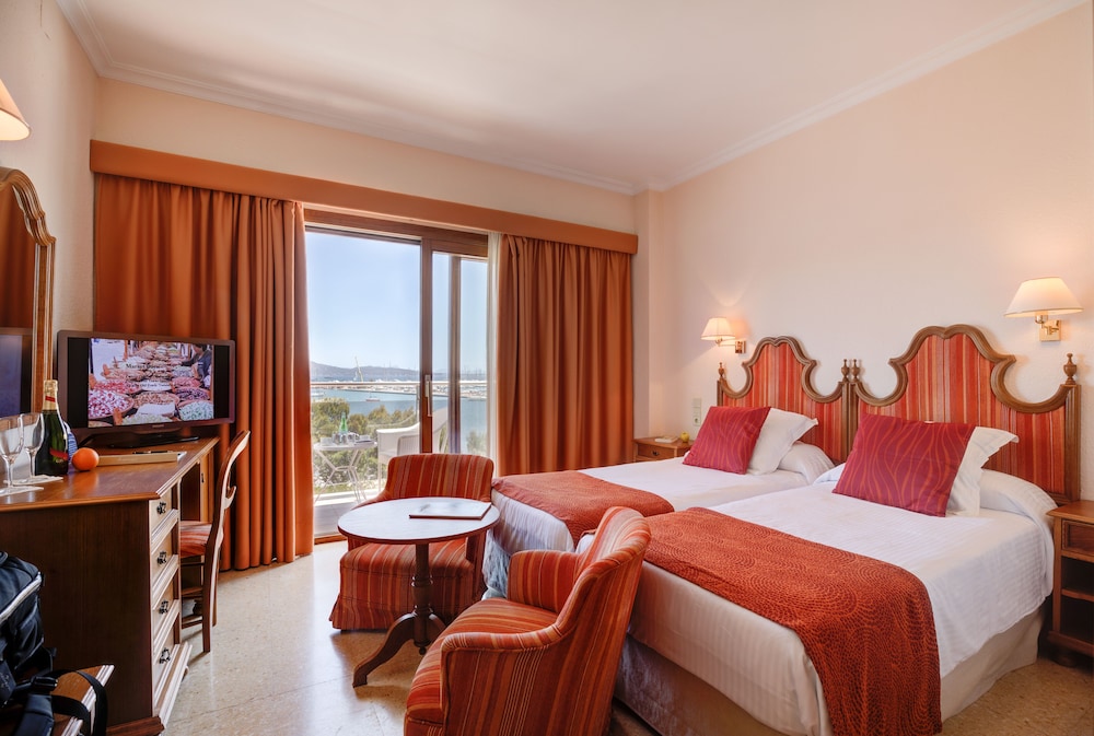 Miramar Hotel 6/34