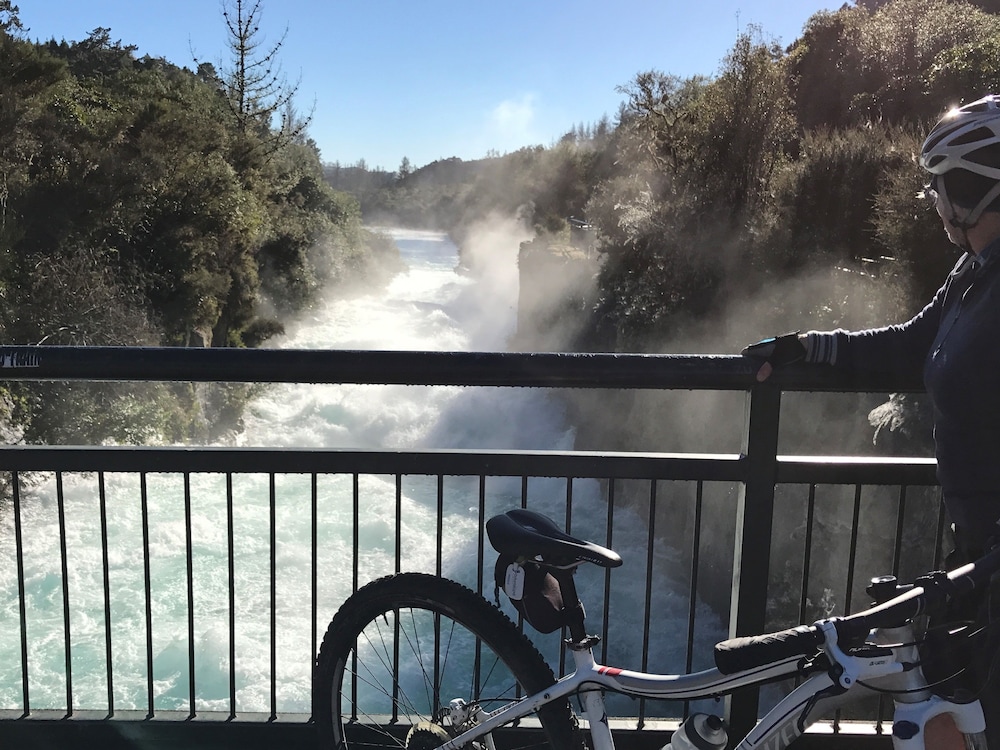 HUKA LODGE 14/66