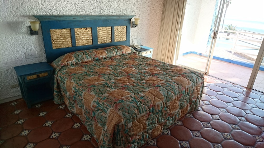Las Rocas Resort Spa 17/50