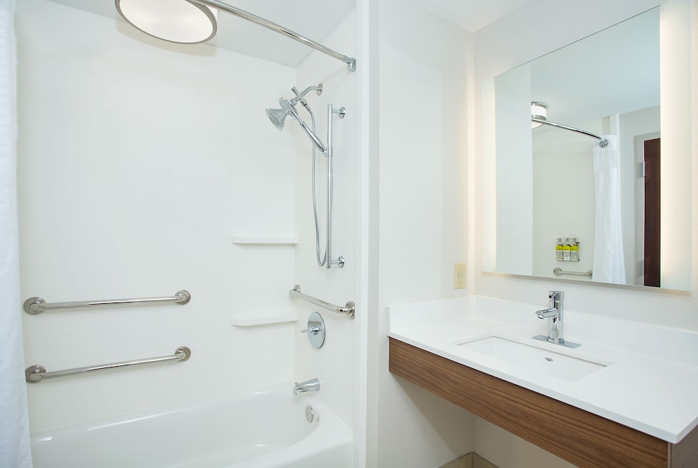Holiday Inn Express Hotel And Suites Lebanon 9/41