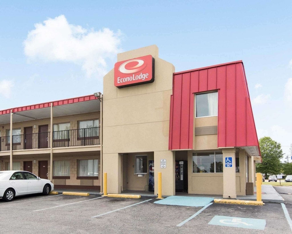 Econo Lodge Town Center 32/32