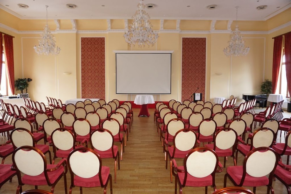 AM SCHLOSS AURICH 27/34