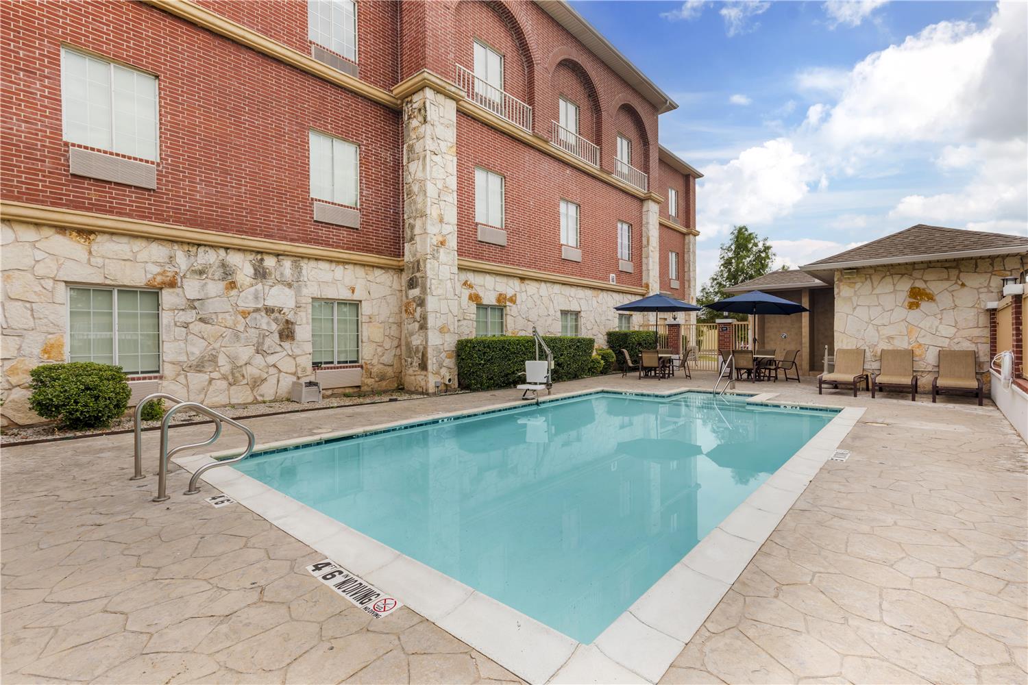 Best Western Red River Inn & Suites 8/35