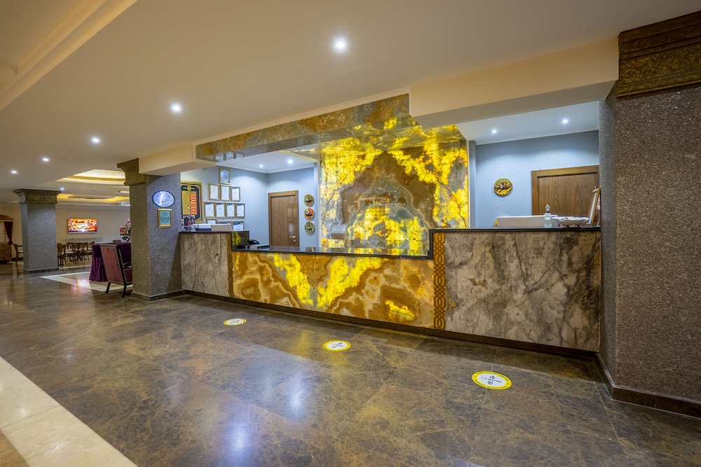 Azka Hotel 10/78