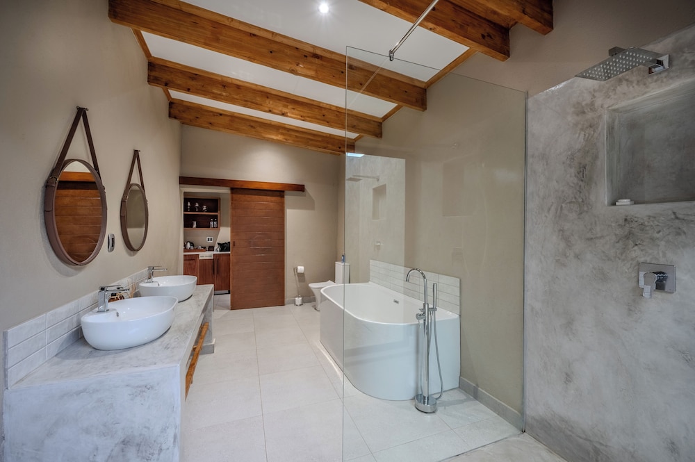 Bushbaby Valley Lodge 42/42