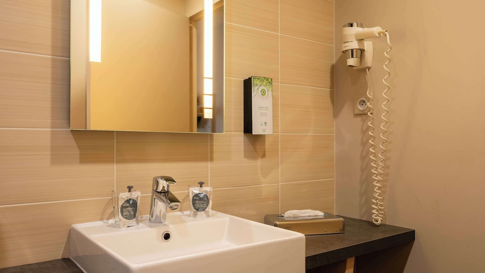 Kyriad Prestige Vannes Centre Palais Des Arts 65/66