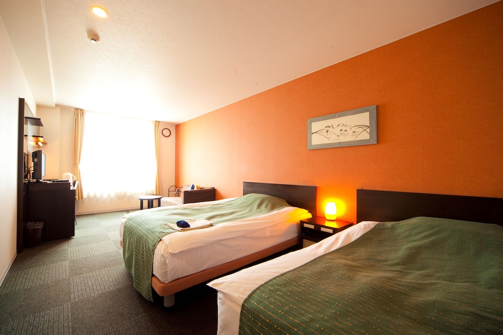 ROOM, TWIN BEDS