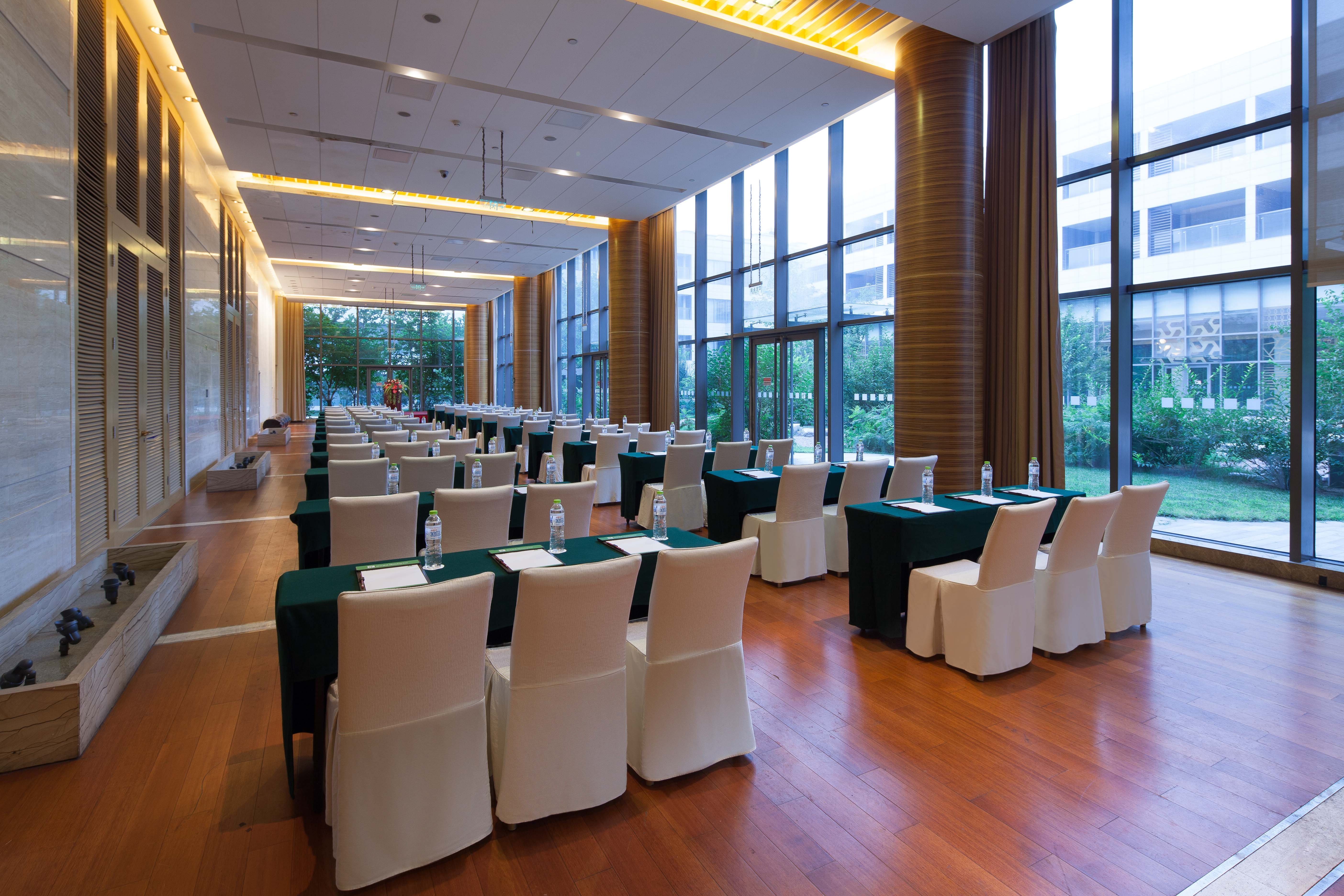 Holiday Inn Beijing Shijingshan Parkview 48/78
