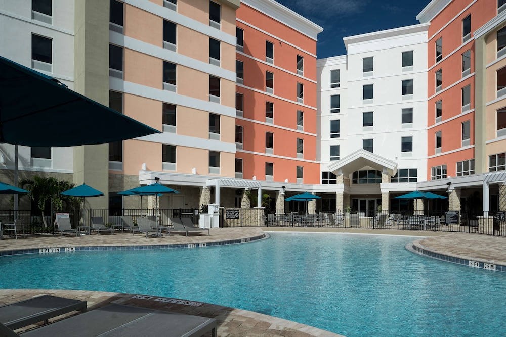 HAMPTON INN SUITES CAPE CANAVERAL CRUISE PORT FL
