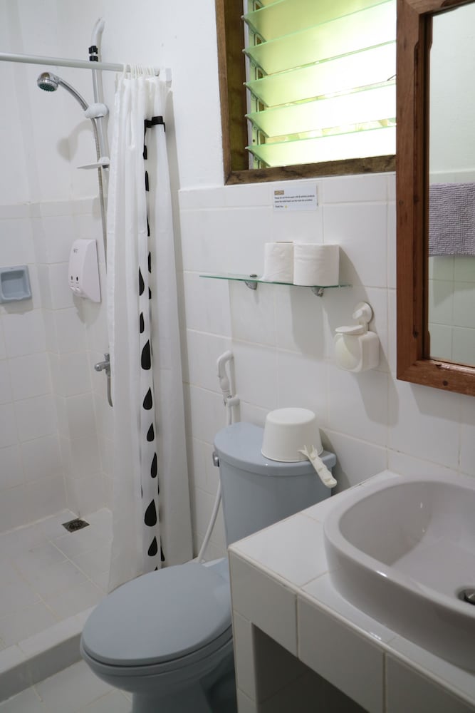 Golden Monkey Cottages 73/75
