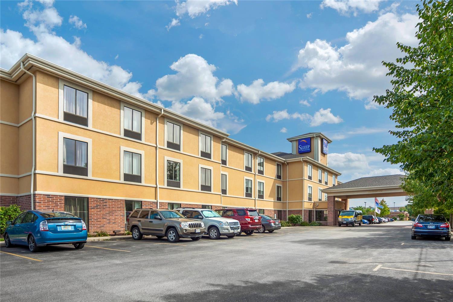Sleep Inn and Suites Airport Milwaukee WI 36/38
