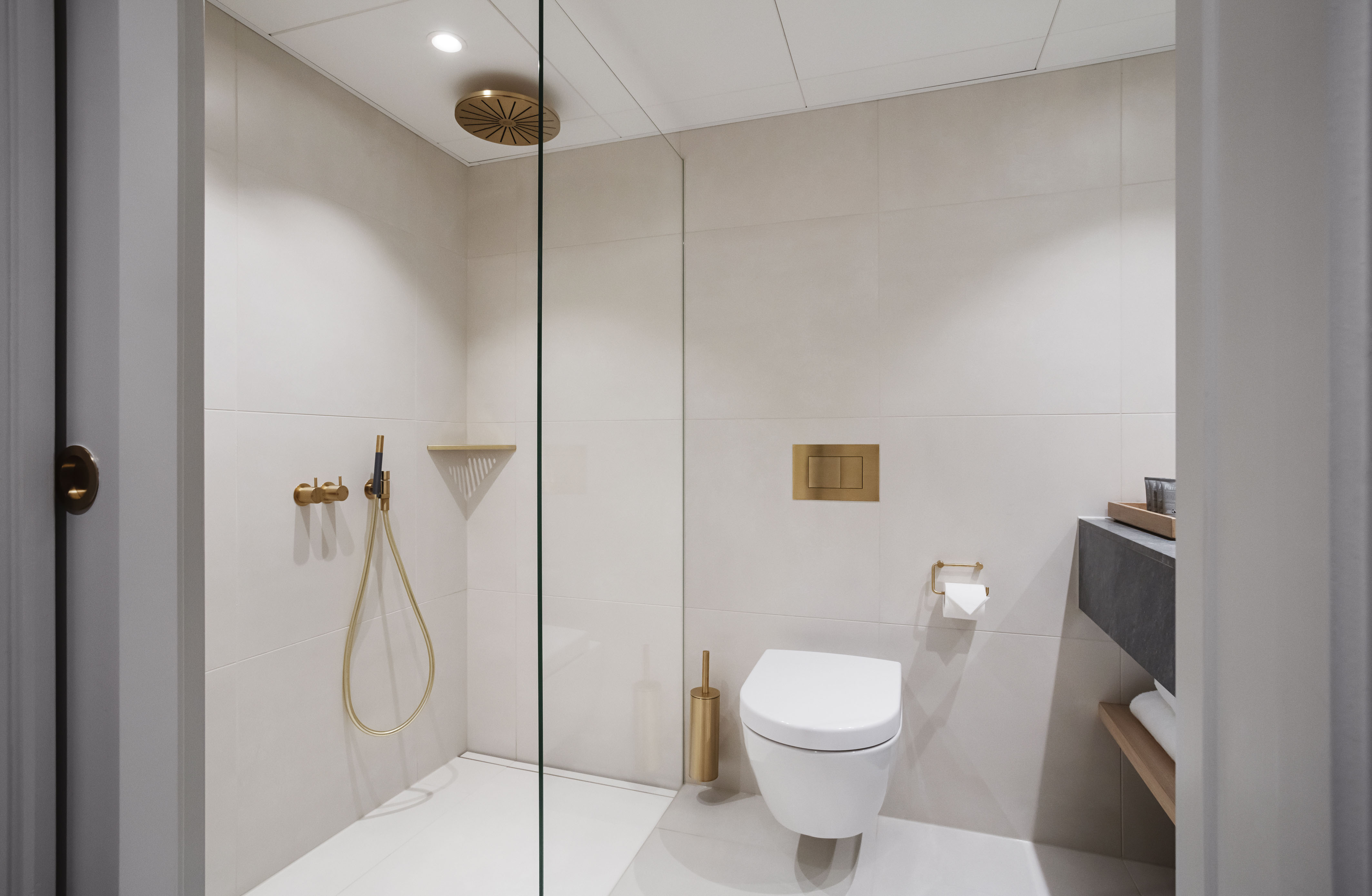 جناح جونيور، Copenhagen Admiral Hotel 2/3