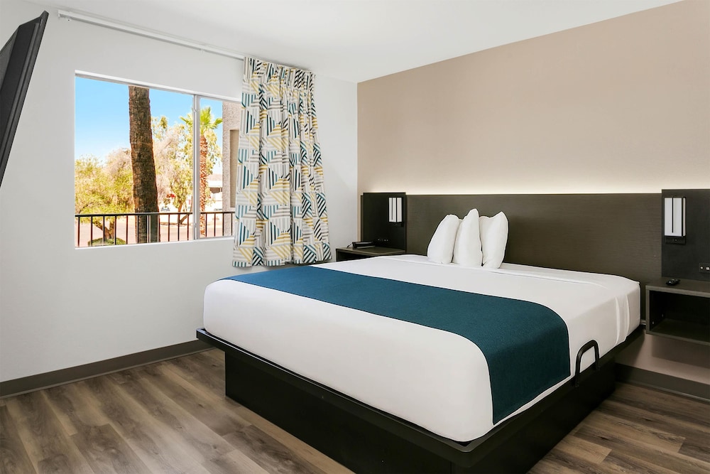 STANDARD, KING BED, KITCHEN
