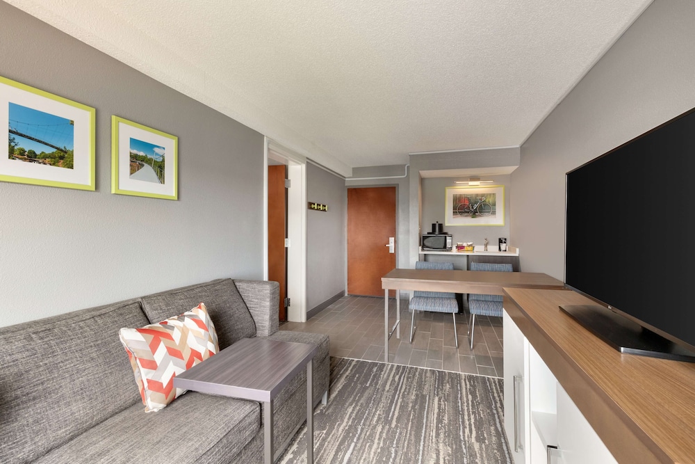 Hampton Inn Greenville/Simpsonville 26/38