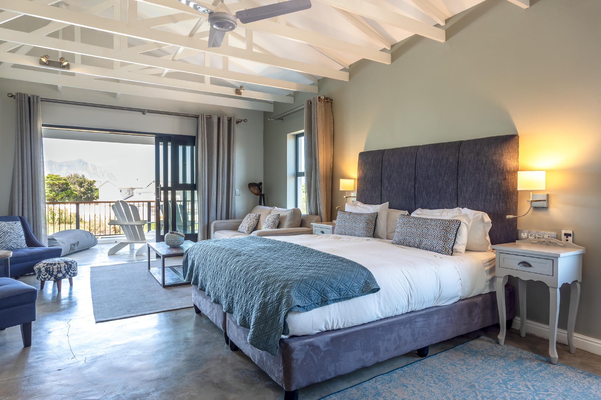 Bay Suite