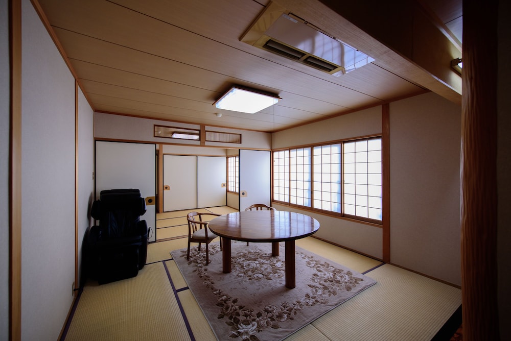 Yufuin Onsen Wafu Ryokan Tsuenosho 22/29