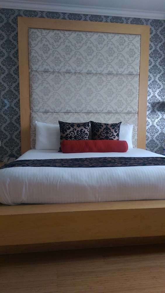Vivanta Bengaluru Residency Road 34/77